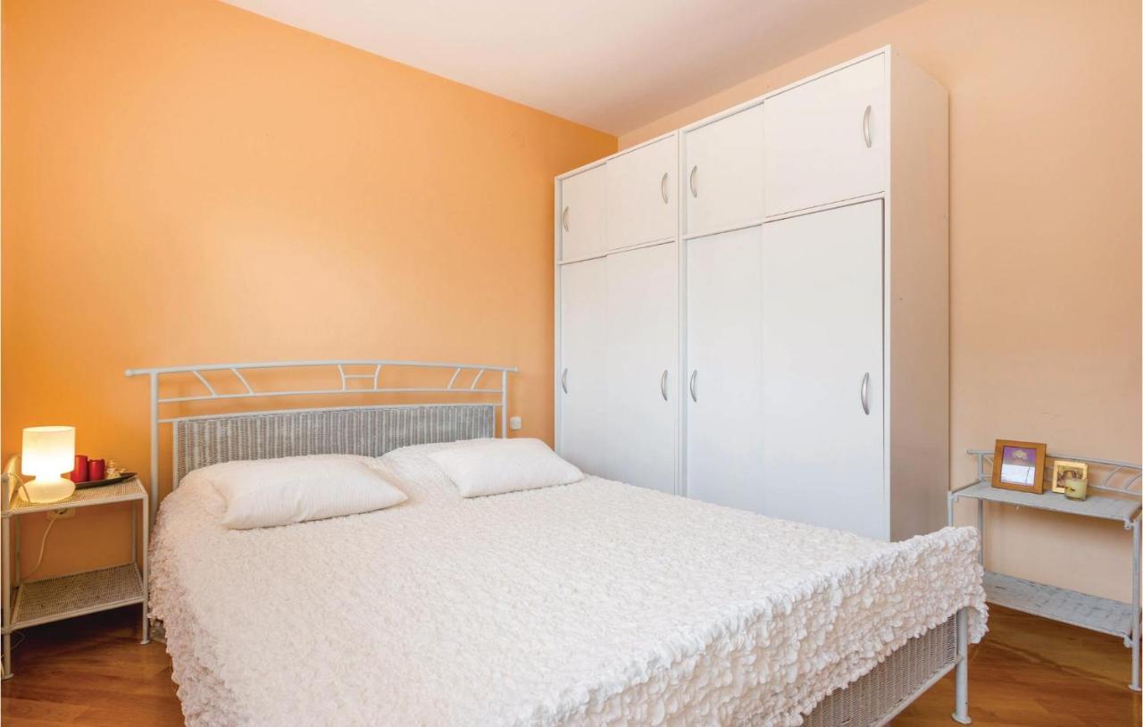 1 Bedroom Amazing Apartment In 리예카 외부 사진