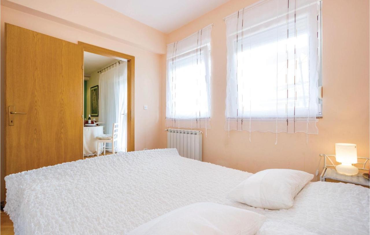 1 Bedroom Amazing Apartment In 리예카 외부 사진