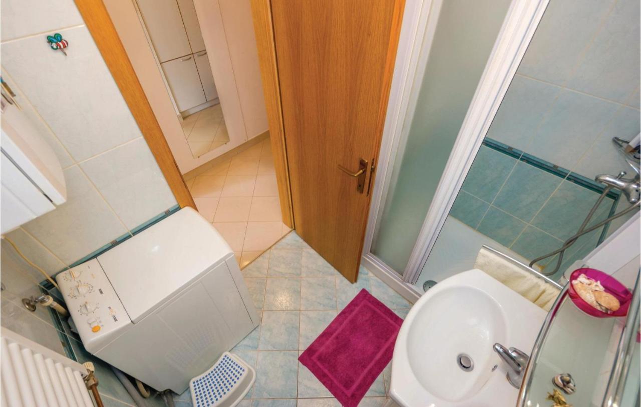 1 Bedroom Amazing Apartment In 리예카 외부 사진